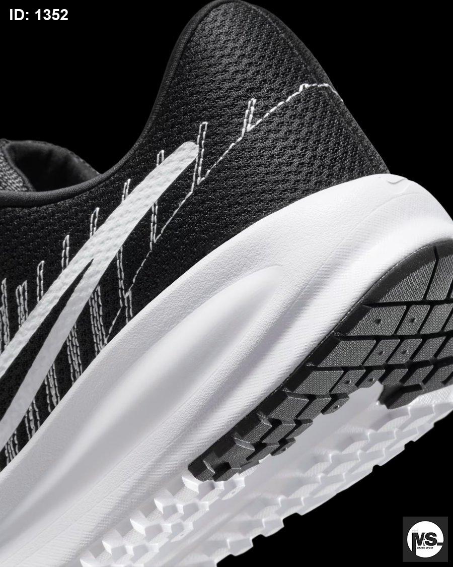 נעלי ריצת כביש לגברים של Nike Run Defy