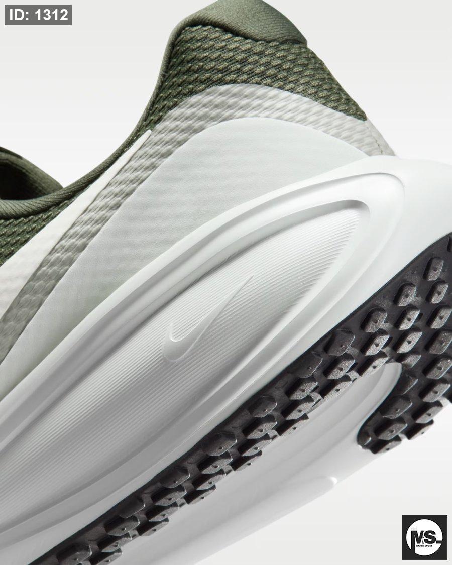 נעלי ריצת כביש לגברים של Nike Revolution 8