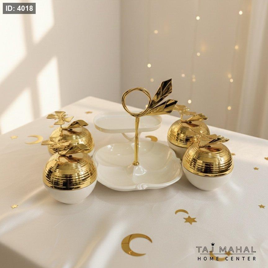 علب تقديم أنيقة مع يد ذهبية