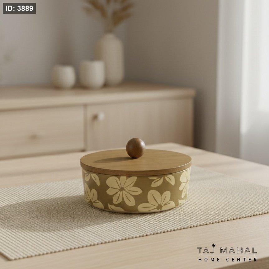 Ceramic bowl with wooden lid