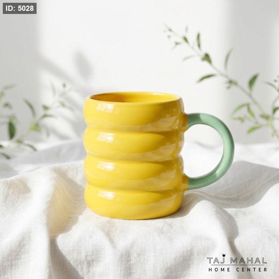 Porcelain mug with spiral design