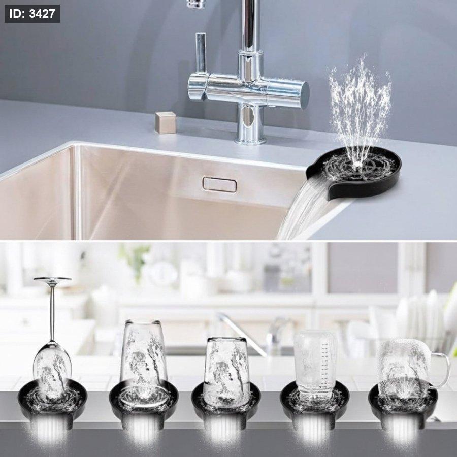 Automatic washing base for rinsing bottles, cups and kitchen sink supplies