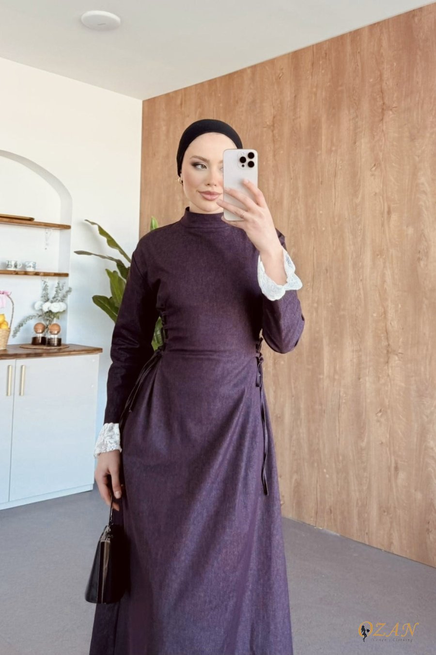 שמלת ג'ינס עם עיטור תחרה