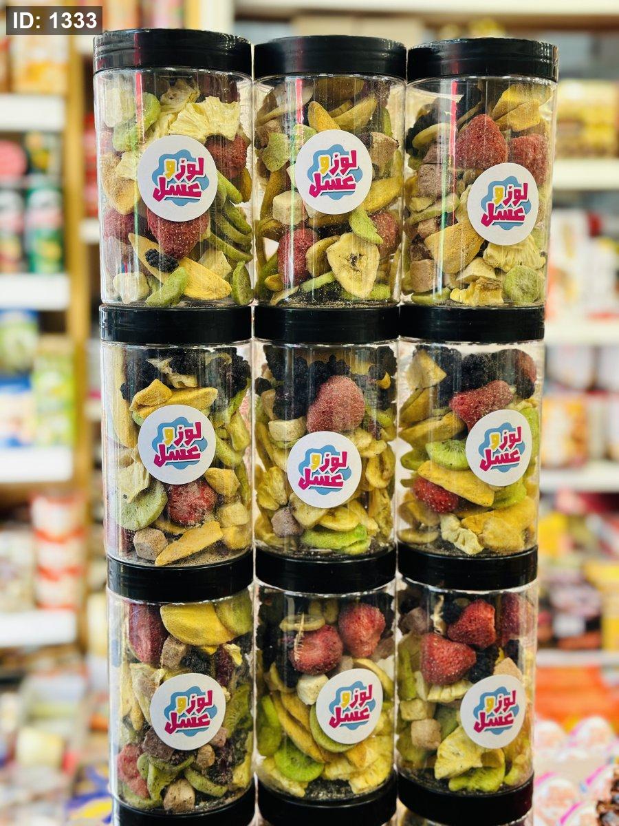 Crunchy cooled dried fruits (strawberry, mango, kiwi, fig, banana, yogurt, banana, dragon fruit)